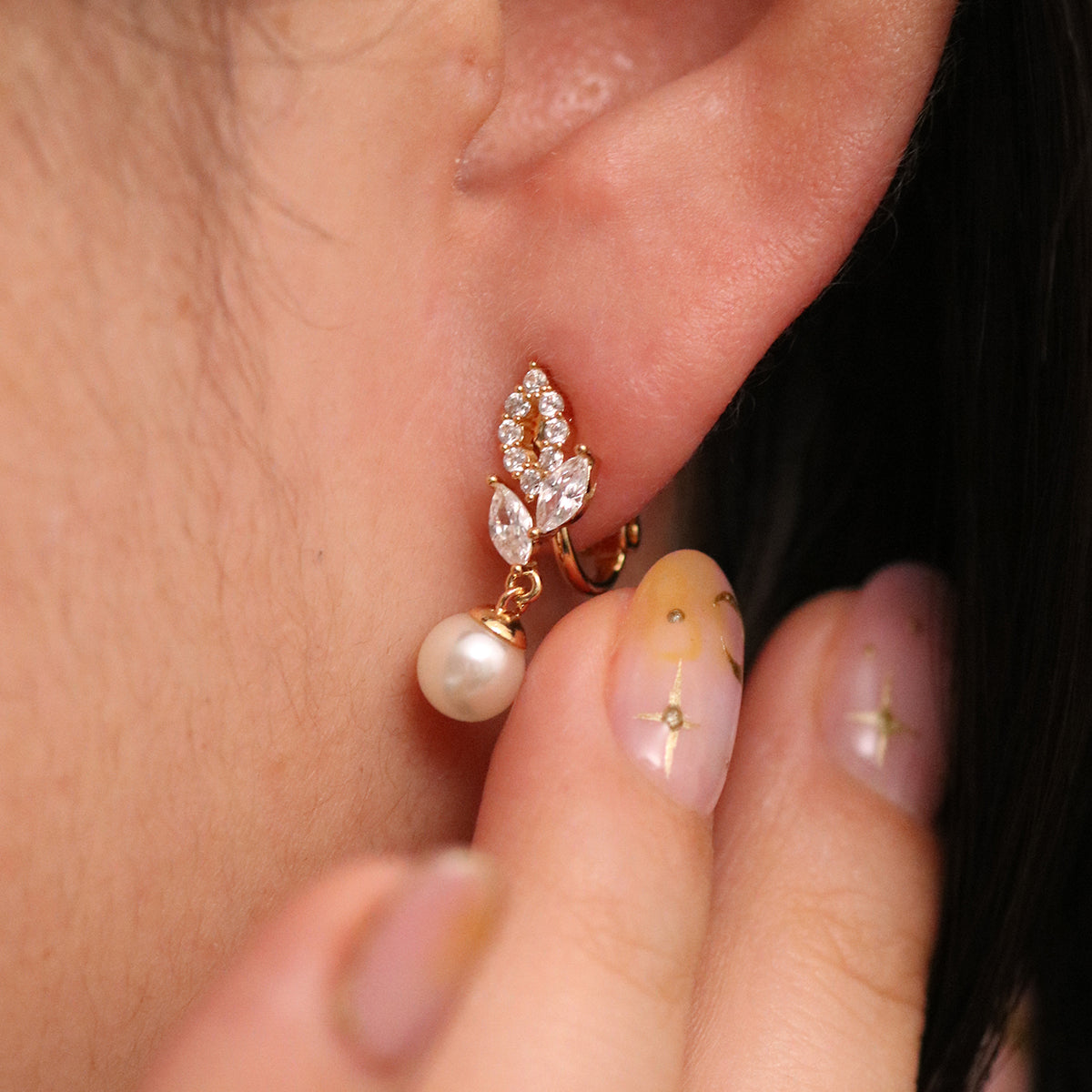 Laurel pearl drop clip on earrings-3